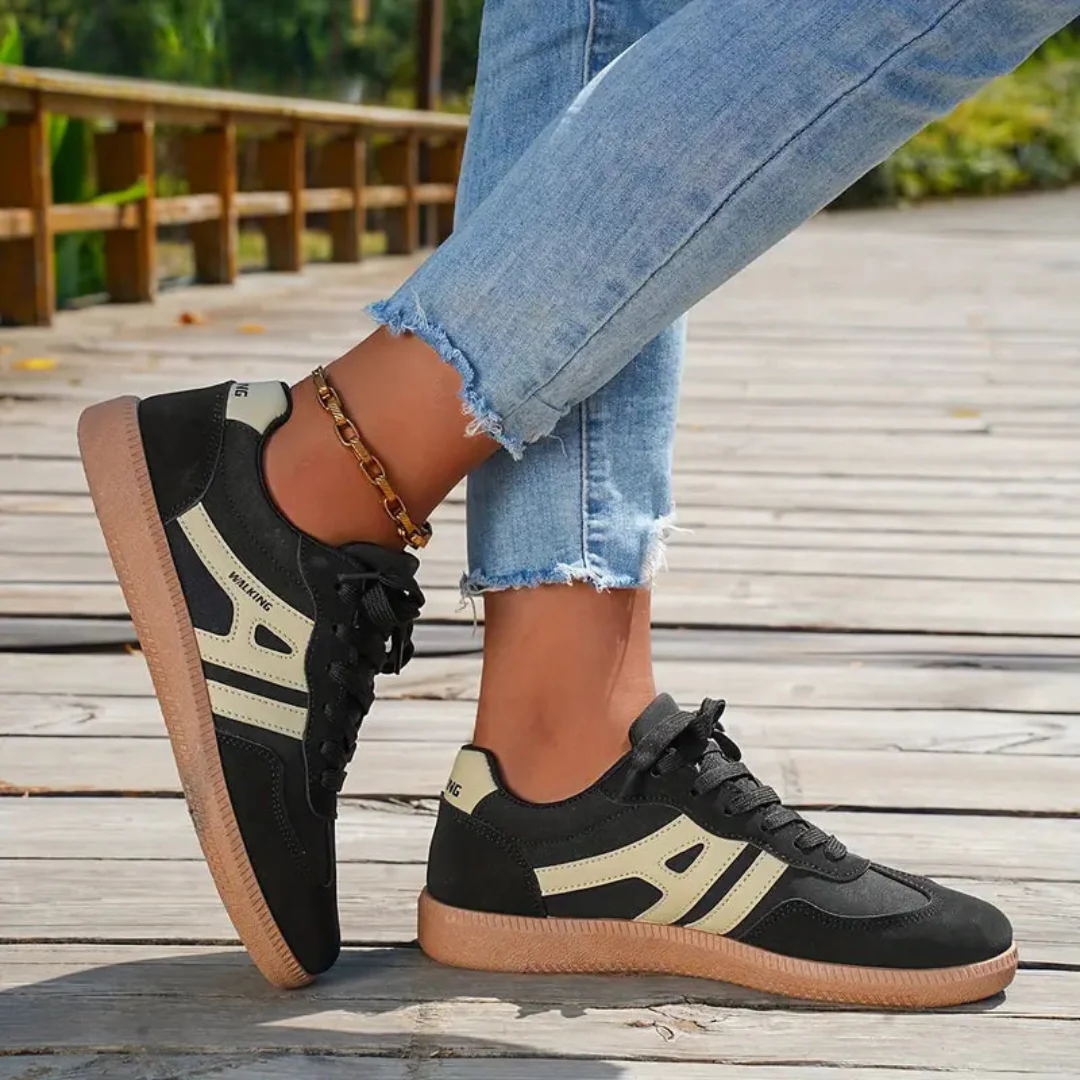 Beatrisa Retro Trainers in Black