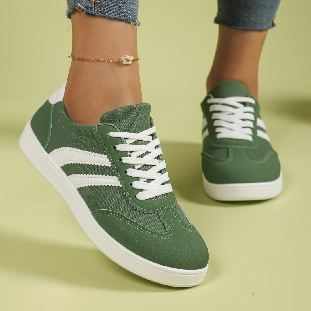 Cecile Retro Low-Top Sneakers in Green