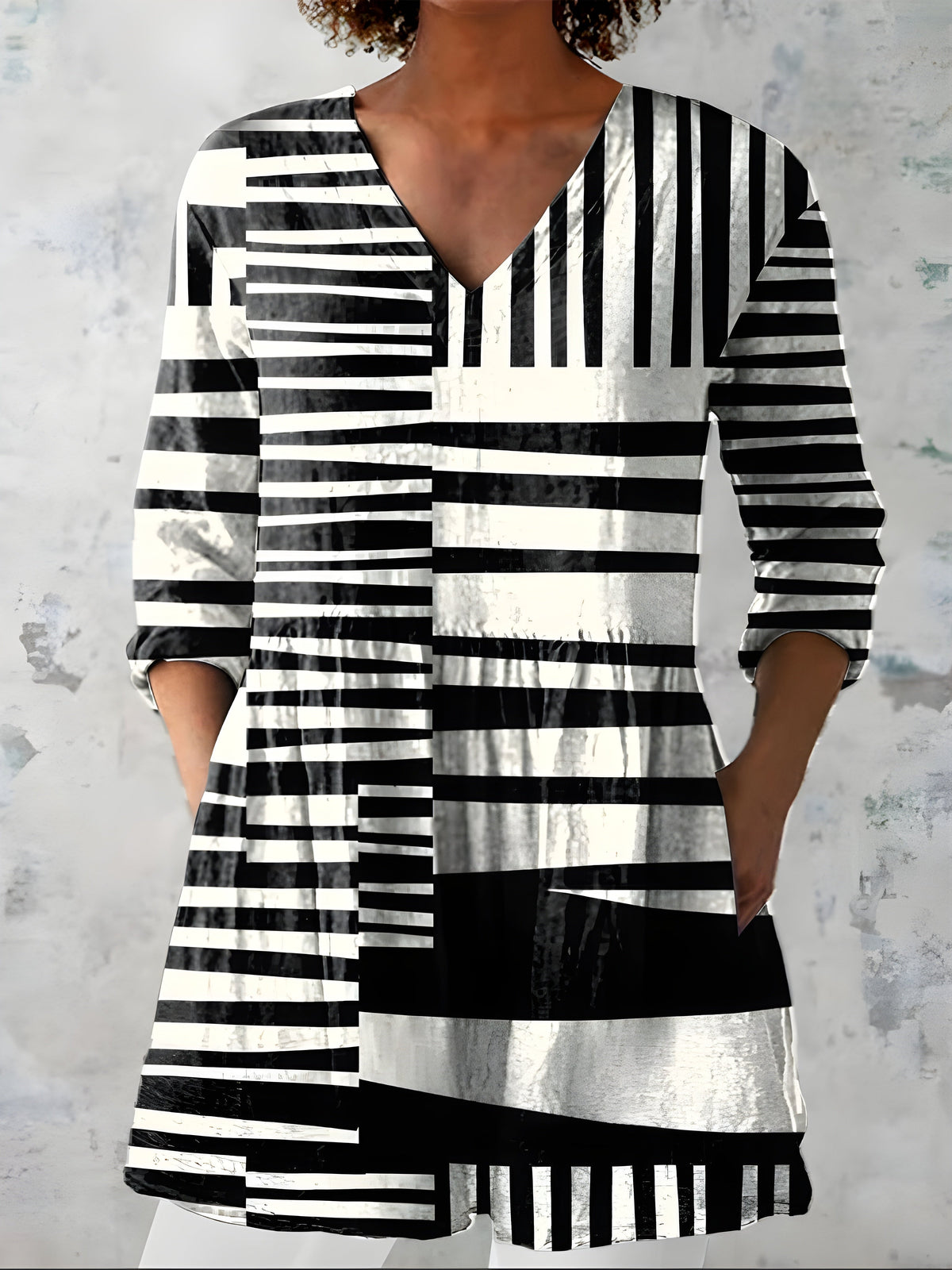 Kasey Graphic Stripe Tunic in Black White