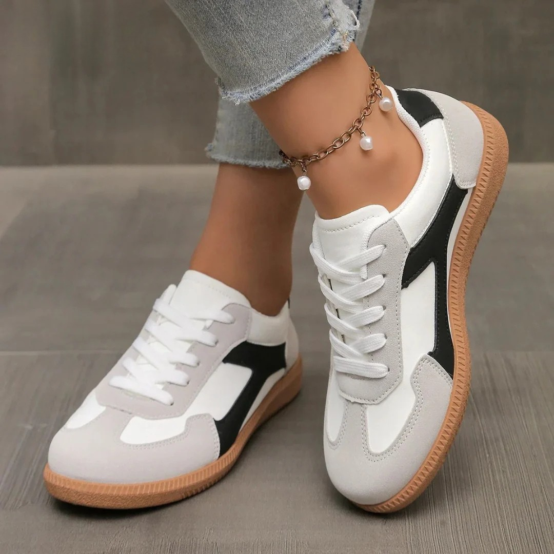 Kirsten Retro Lace-Up Trainers in Black
